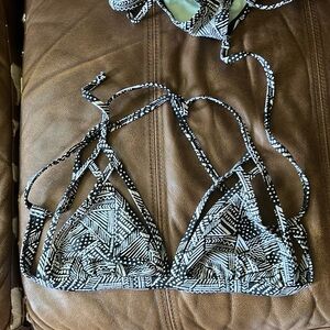 Cute cross cross, multiprint bikini, top fully adjustable white and black